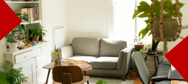 Salon lumineux et chaleureux d'un appartement